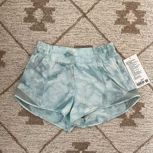NWT Lululemon Hotty hot shorts HR 2.5”